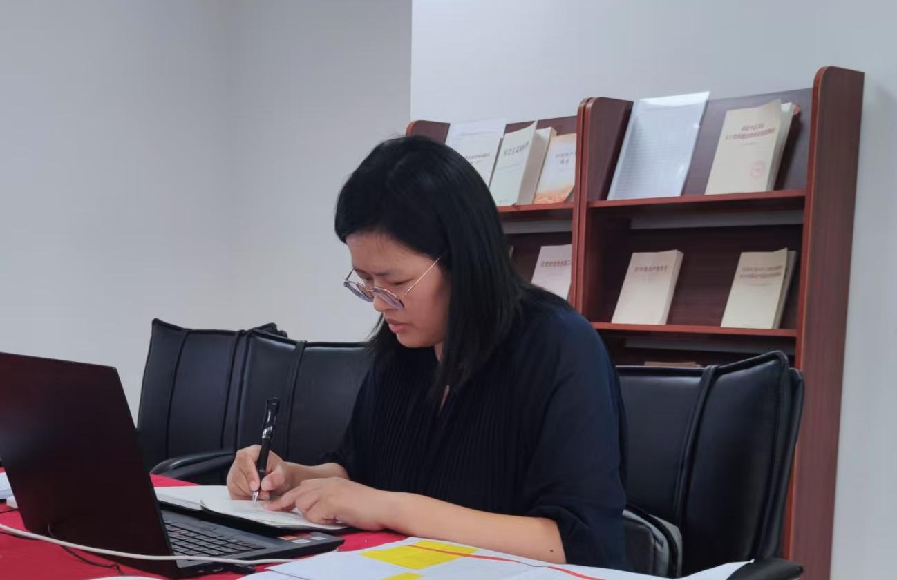 1755632548139.jpg 朱夢童在德州泉潤工作專班集中辦公.jpg