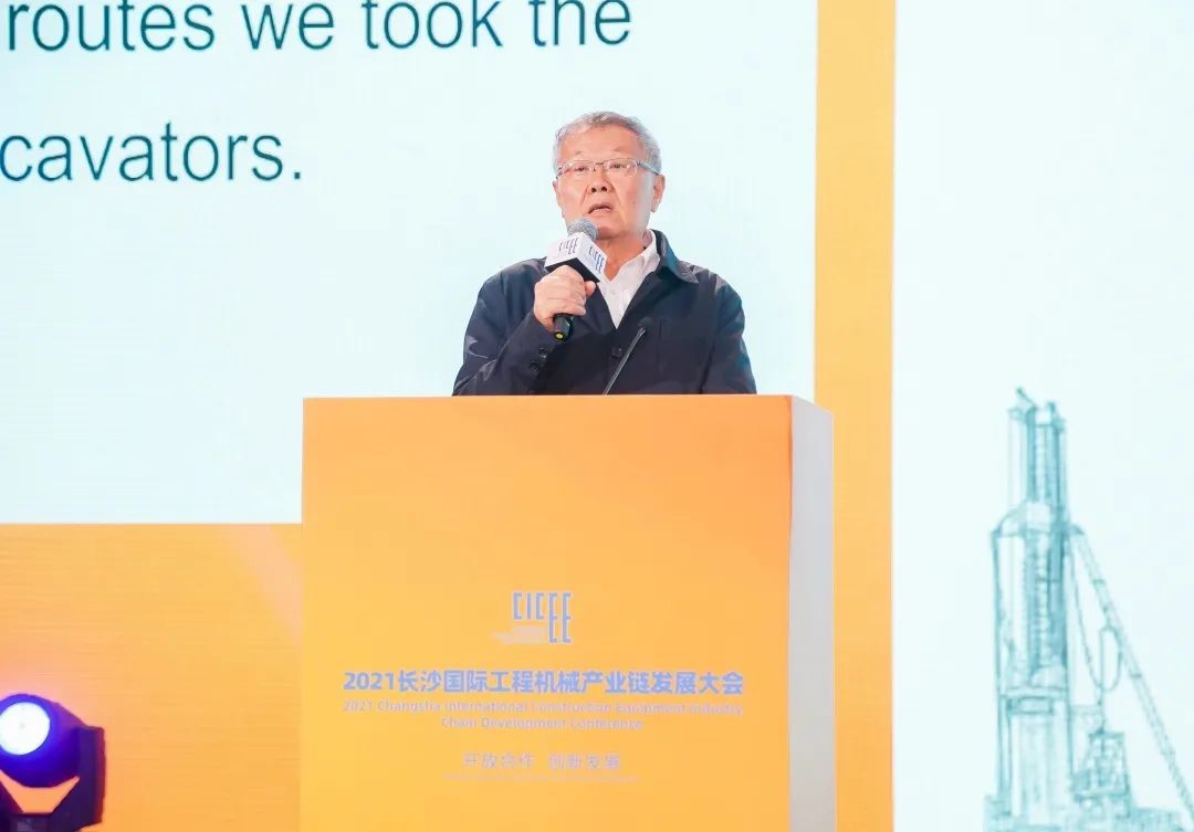何清華出席長(zhǎng)沙國(guó)際工程機(jī)械產(chǎn)業(yè)鏈發(fā)展峰會(huì)，走“雙循環(huán)”道路關(guān)鍵在于“要做好自己的事情”