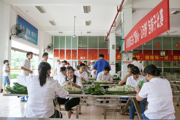 弘揚(yáng)傳統(tǒng)文化，共享濃情端午——記第三屆“愛(ài)國(guó)心·山河情”包粽子比賽