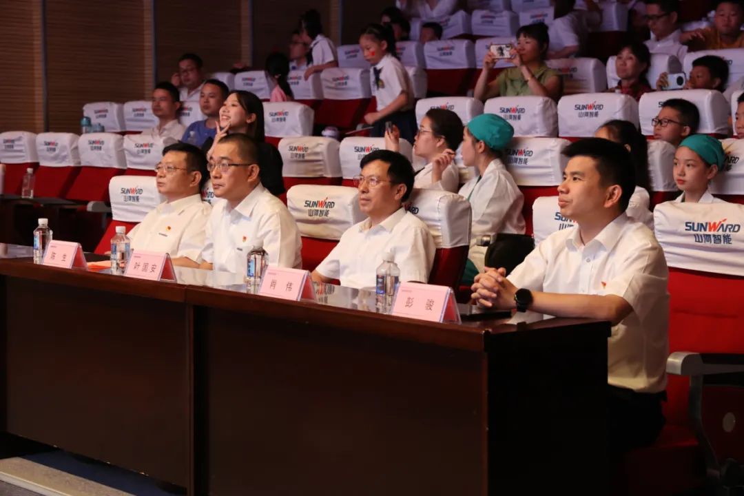 繽紛“暑”假，不負(fù)所“托”！山河智能職工子女暑期托管班結(jié)業(yè)啦